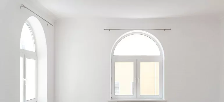 Small Hopper Window in Hunters Creek, FL